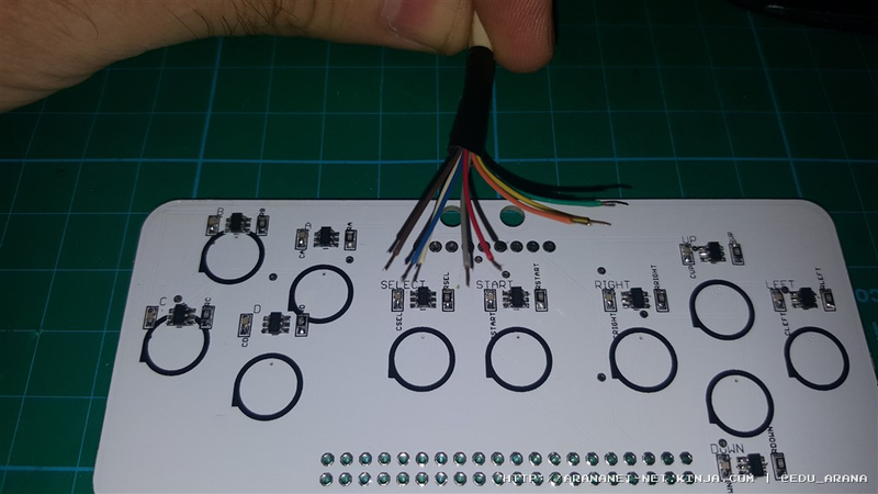 Illustration for article titled El primer joystick capacitivo para C64/Amiga y Raspberry Pi